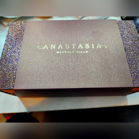 ABH Soft Glam and Modern Renaissance Eyeshadow Palettes Gift Set - Picture 1 of 5